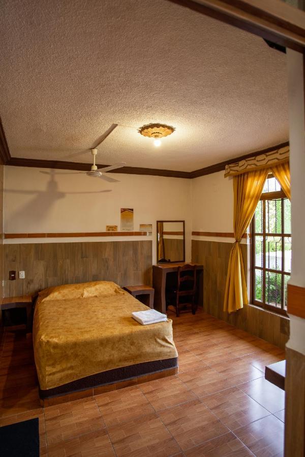 Hotel & Suites Posada Molina Куэцалан-дель-Прогресо Экстерьер фото